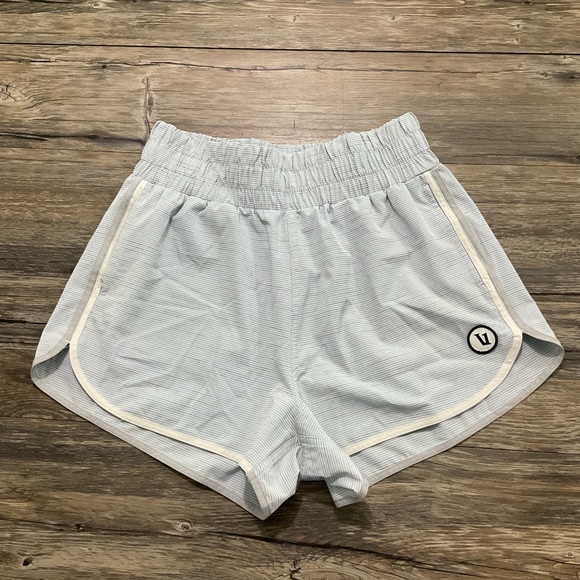 Vuori Cardiff Shorts Womens - Picture 2 of 6